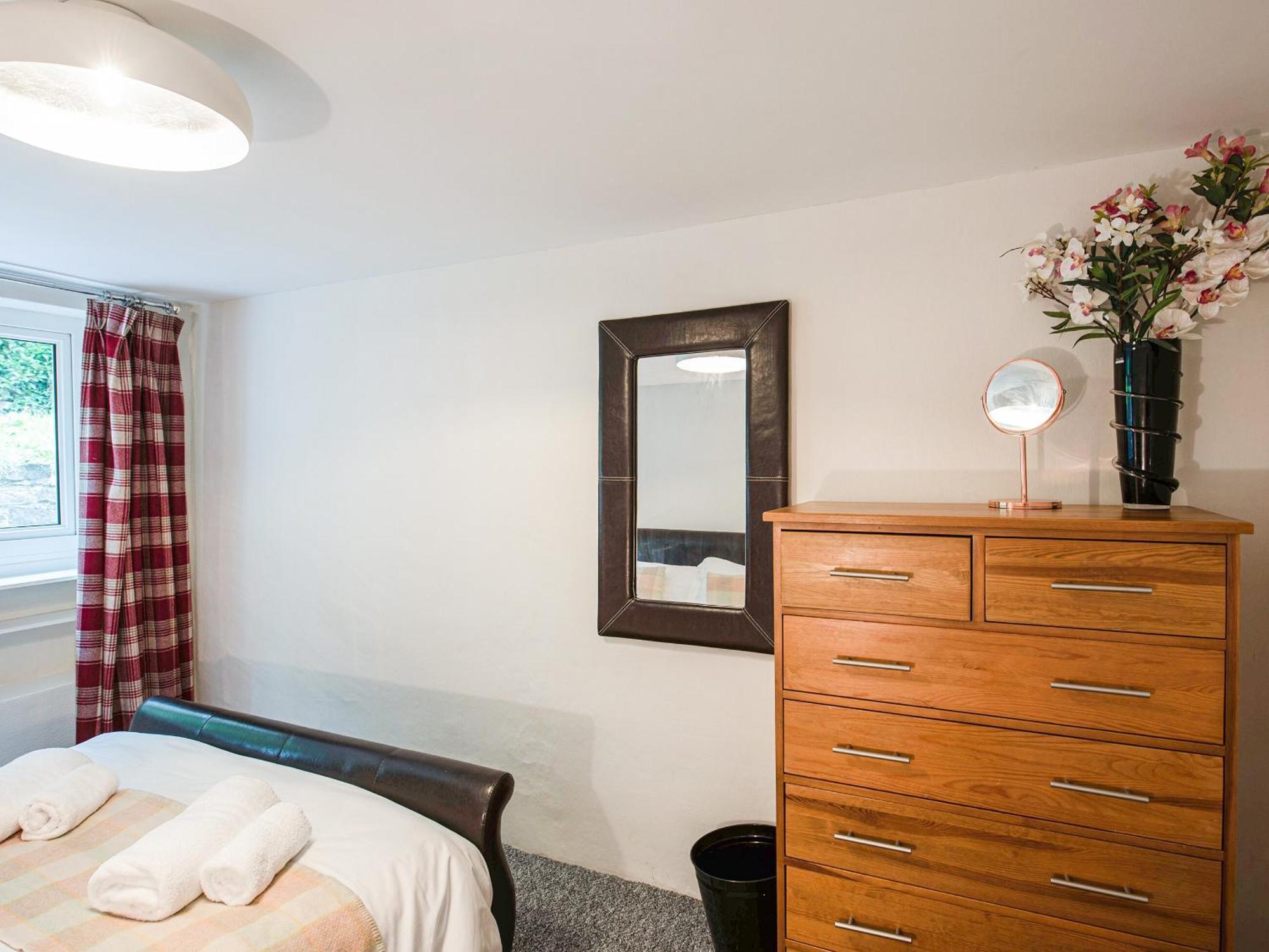 Holiday home Frondeg